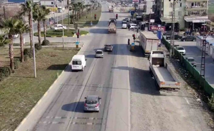 Kırmızı ışıkta durmayan araç sürücüleri drone ile tespit edildi