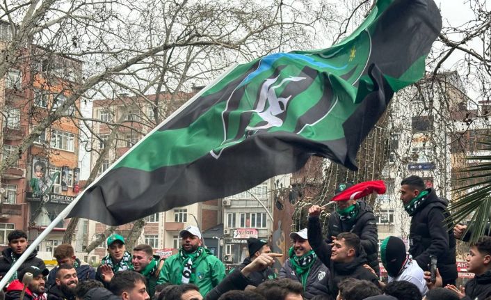 Kocaelispor taraftarı, Amed Sportif Faaliyetler maçı öncesi meydanlarda toplandı