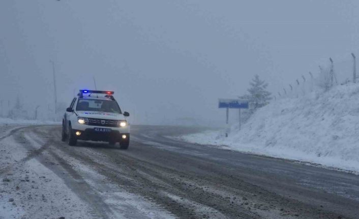 Kocayayla Geçidi’nde kar ve tipi ulaşımı olumsuz etkiledi