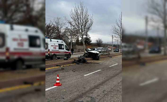 Kontrolden çıkan otomobil ağaca çarptı: 1 yaralı