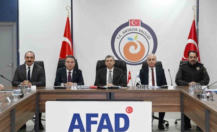 Konyaaltı Sahili’nde kaçak yapılar kaldırılacak, kalite artırılacak