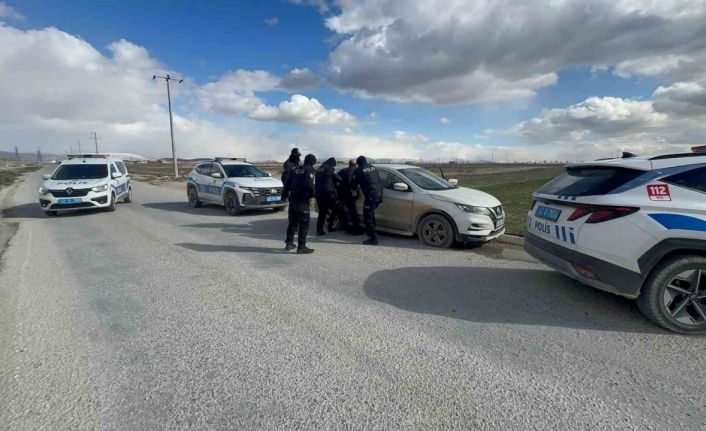Konya’da polisten kaçan şüpheli kovalamaca sonucu yakalandı