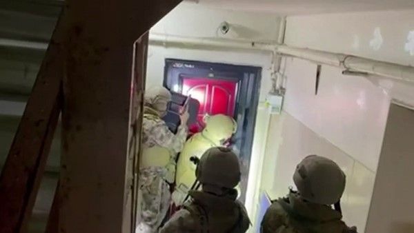 Küçükçekmece’de iki ayrı iş yerine silahlı saldırı düzenleyen şahıslar yakalandı