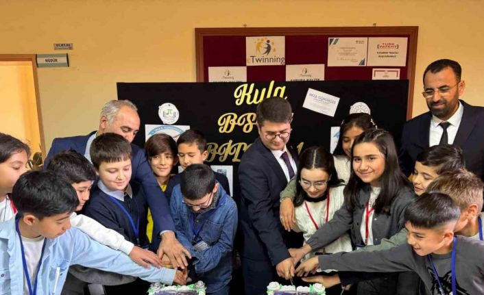 Kula’da küçük yazarlar büyük bir eseri hayata geçirdi