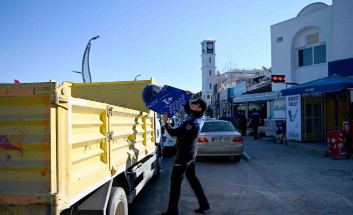 Kuşadası Belediyesi’nden kaldırım işgali denetimi: "2 saatte 3 kamyon malzemeye el konuldu"