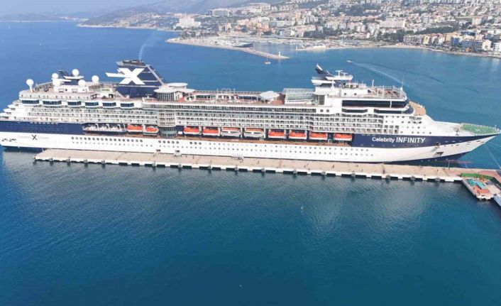Kuşadası’na Şubat ayının ilk kruvaziyer gemisi 2 bin 161 turist getirdi
