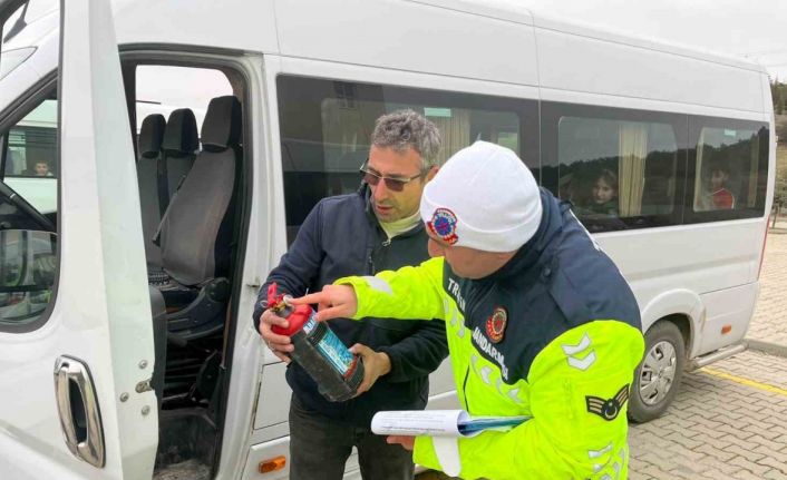 Kütahya’da jandarmadan okul servis araçları denetimi