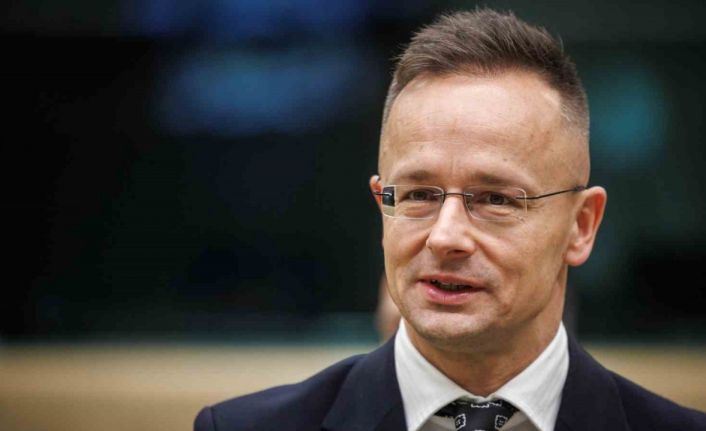 Macaristan Dışişleri Bakanı Szijjarto’dan Paris’te acil toplanan Avrupalı liderlere: "Yangına körükle gidiyorlar"