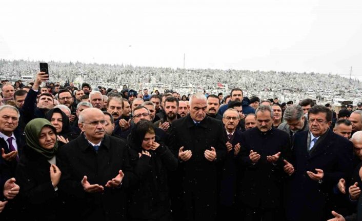 Malatya’da depremde hayatlarını kaybedenler dualarla anıldı