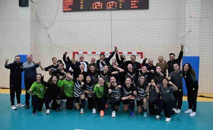 Manisa BBSK Hentbol Takımından tarihi başarı