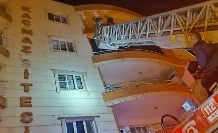 Mardin’de ev yangınında 4 kişi dumandan etkilendi