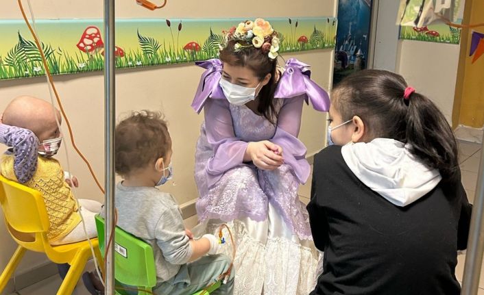 Masallar kanserli çocuklara moral oldu