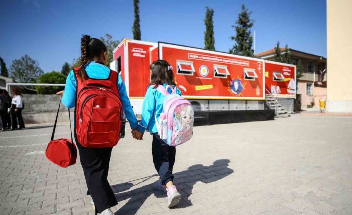 MediaMarkt Ateşböceği öğrenim tırlarında bir yılda 5 bin çocuk eğitim aldı