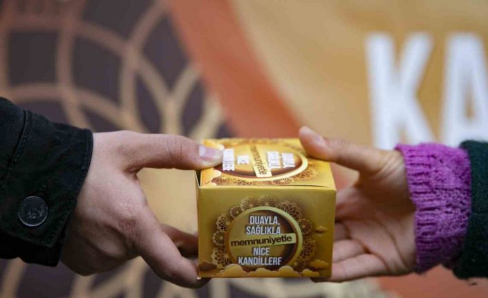 Mersin’de Berat Kandili’nde 15 bin kandil simidi dağıtıldı