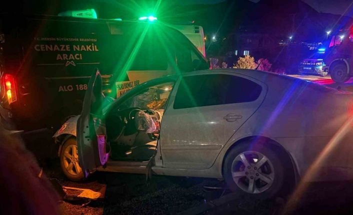 Mersin’de karşı şeride geçen tır iki araca çarptı: 1 ölü, 4 yaralı