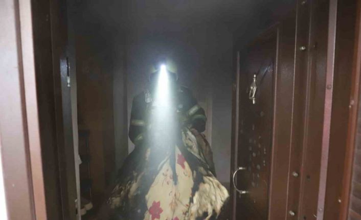 Mersin’deki ev yangını itfaiye ekiplerince söndürüldü