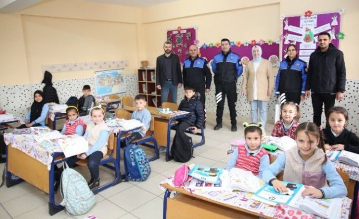 Minikler polislere unutamayacakları bir nostalji yaşattılar