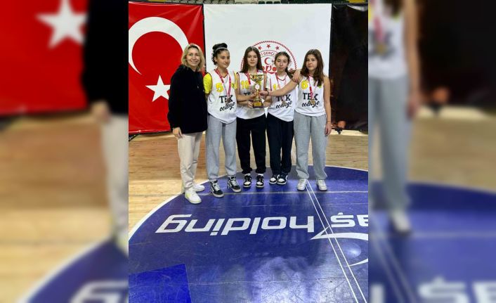 MTK Koleji basketbol 3x3’te genç kızlar ve genç erkekler kupaları kazandı