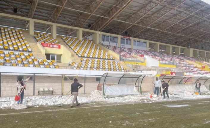 Muş Şehir stadyumu maça hazır