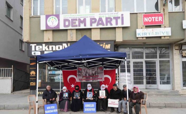 Muş’ta ailelerin evlat nöbeti devam ediyor