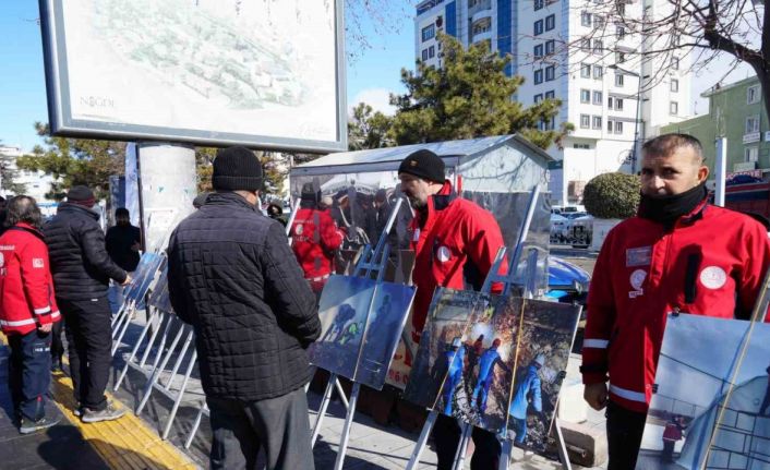 Niğde’de deprem farkındalık fotoğraf sergisi açıldı, açılan stantta bilgilendirme yapıldı