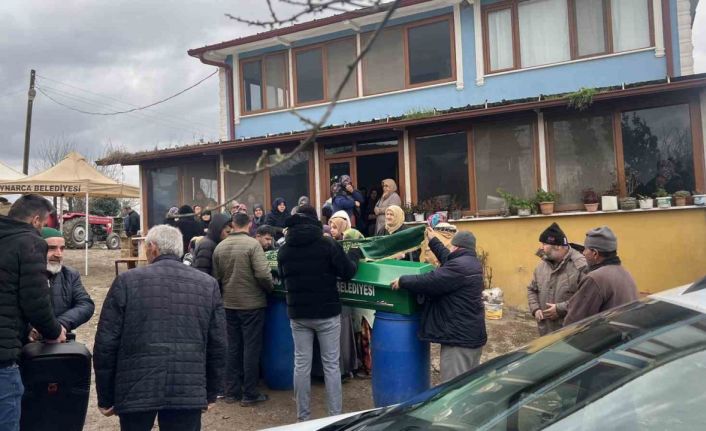 Oğlu tarafından tüfekle öldürülen anne son yolculuğuna uğurlandı