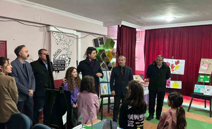 Öğrenciler deyim ve atasözlerini görsellerle anlattı