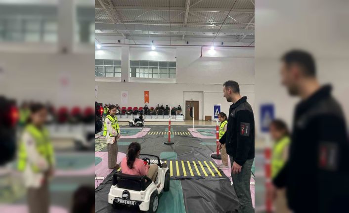 Öğrencilere trafik eğitimi