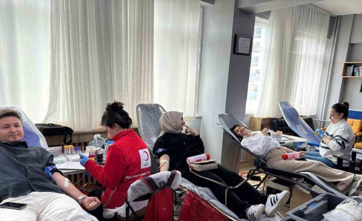 Okulda kan bağışı kampanyası: 1 günde 142 ünite kan bağışı yapıldı