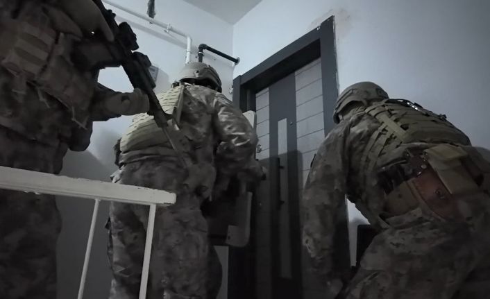 Operasyon anı kamerada: Suç örgütü böyle çökertildi