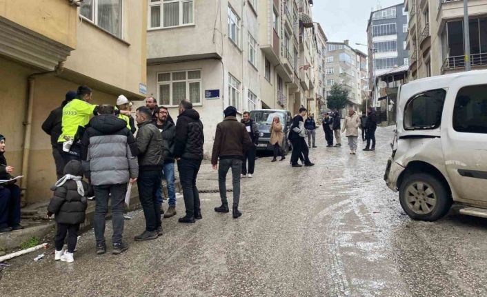 Ordu’da rampada kayan kamyon, park halindeki 3 araca çarparak durabildi