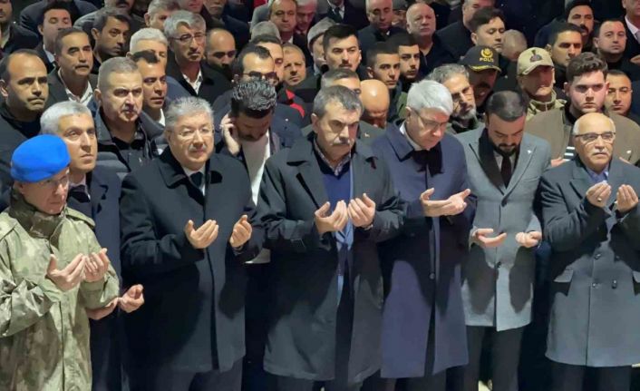 Osmaniye’de deprem şehitleri için sessiz yürüyüş ve anma programı düzenlendi