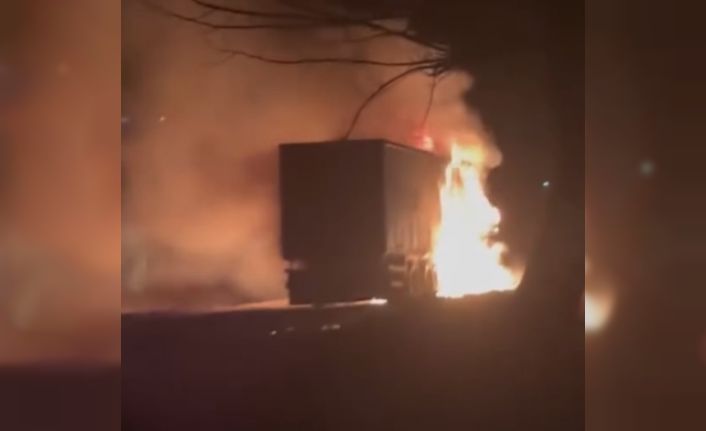 Osmaniye’de gübre yüklü kamyon alev alev yandı