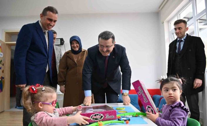 Özel çocuklarla keyifli anlar yaşadı