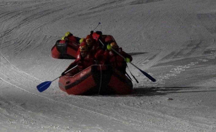 Palandöken’de botla kar raftingi