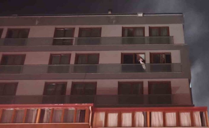 Pamukkale’de 7 katlı rezidansta yangın çıktı