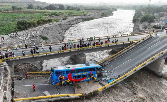 Peru’da köprü çöktü: 2 ölü, 41 yaralı