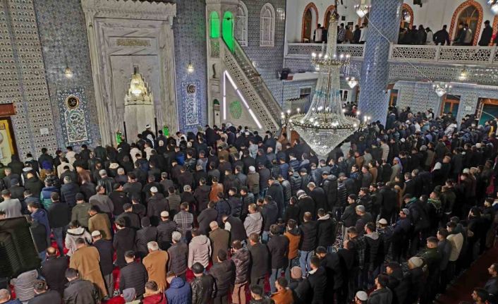 Peygamberler şehri Şanlıurfa’da Berat Kandili coşkusu