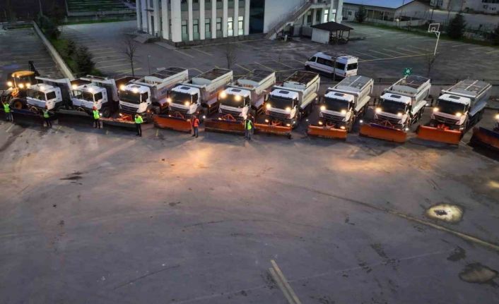 Sakarya Büyükşehir ekipleri kar yağışına hazır: 40 araç ve 80 kişilik ekip teyakkuza geçti
