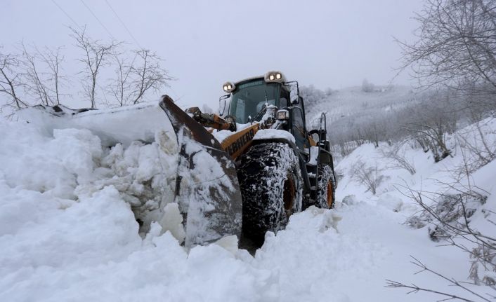Sakarya’da kar sebebi ile kapanan 34 grup yolu ulaşıma açıldı