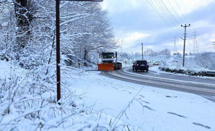 Sakarya’da kardan dolayı kapalı grup yolu kalmadı