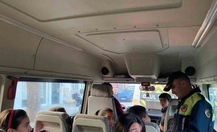 Salihli jandarmadan öğrenci servislerine denetim