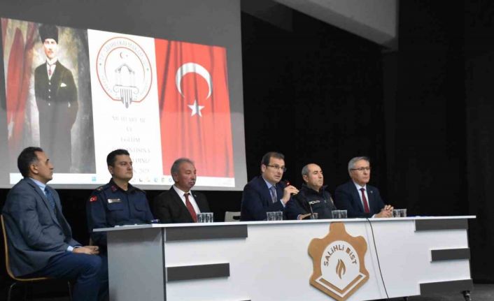 Salihli’de ikinci dönem eğitim-öğretim değerlendirme toplantısı