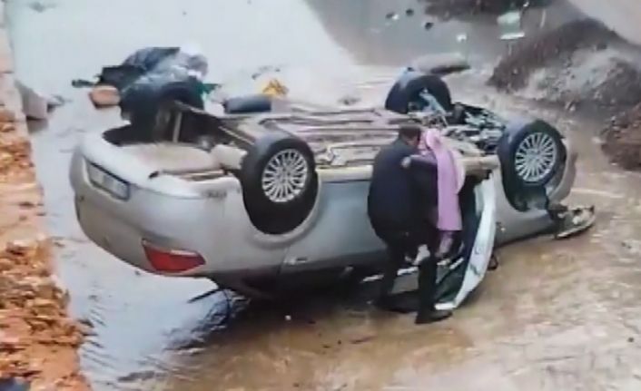 Şanlıurfa’da dereye düşen otomobildeki baba ve oğlu yaralandı