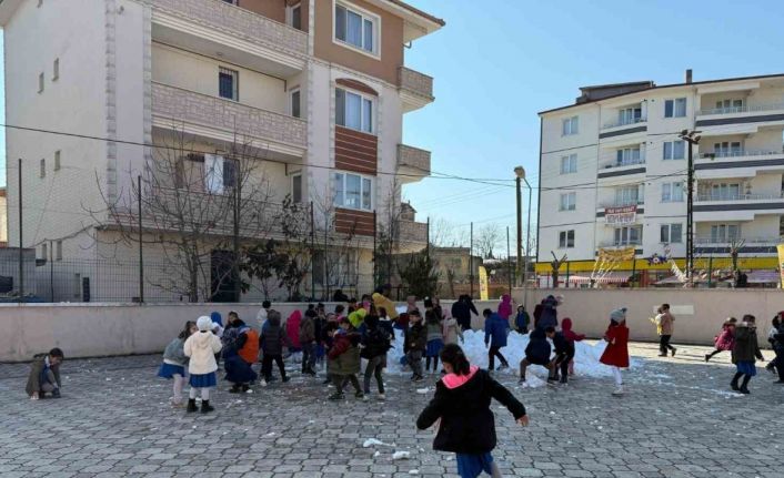 Sinop’ta kar çocukların ayağına getirildi