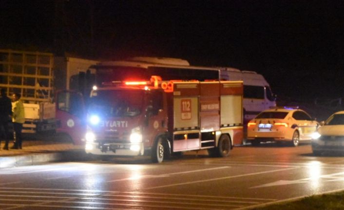 Sinop’ta park halindeki araçta yangın çıktı