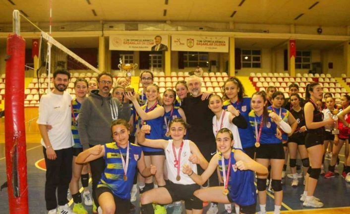 Sivas’ta voleybolda Özel İdare Spor şampiyon oldu