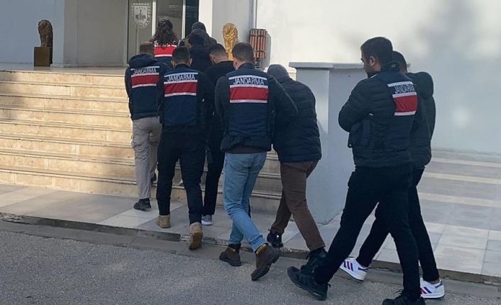 Sosyal medyadan terör örgütü propagandası yapan 5 kişi gözaltına alındı