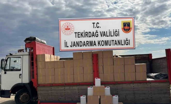 Tekirdağ’da 5 ton etil alkol ve binlerce kaçak tütün malzemesi ele geçirildi