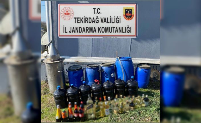 Tekirdağ’da kaçak ve sahte alkollü içki operasyonunda 694 litre içki ele geçirildi